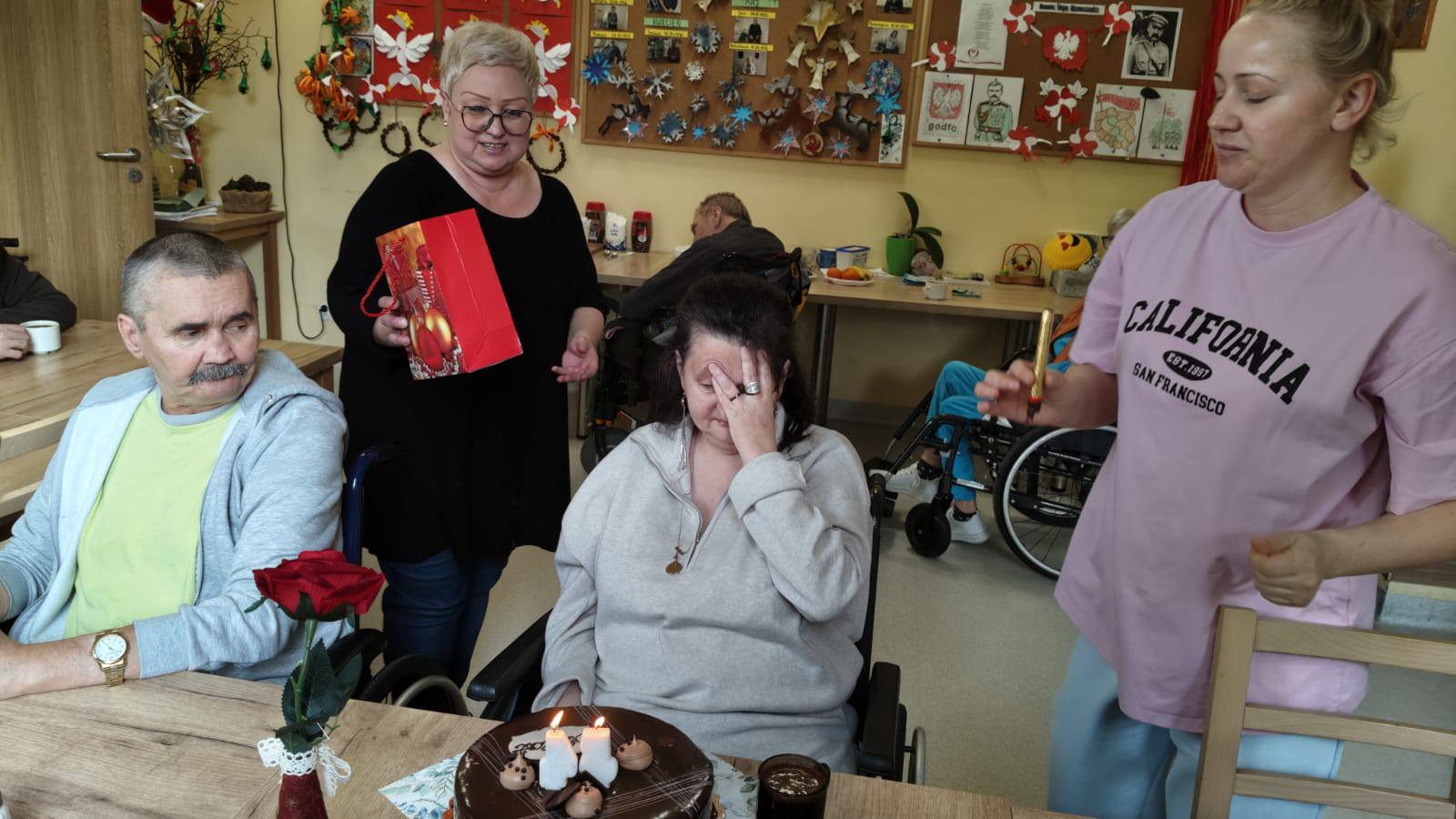 Tort urodzinowy Pani Katarzyna ludzie w tle