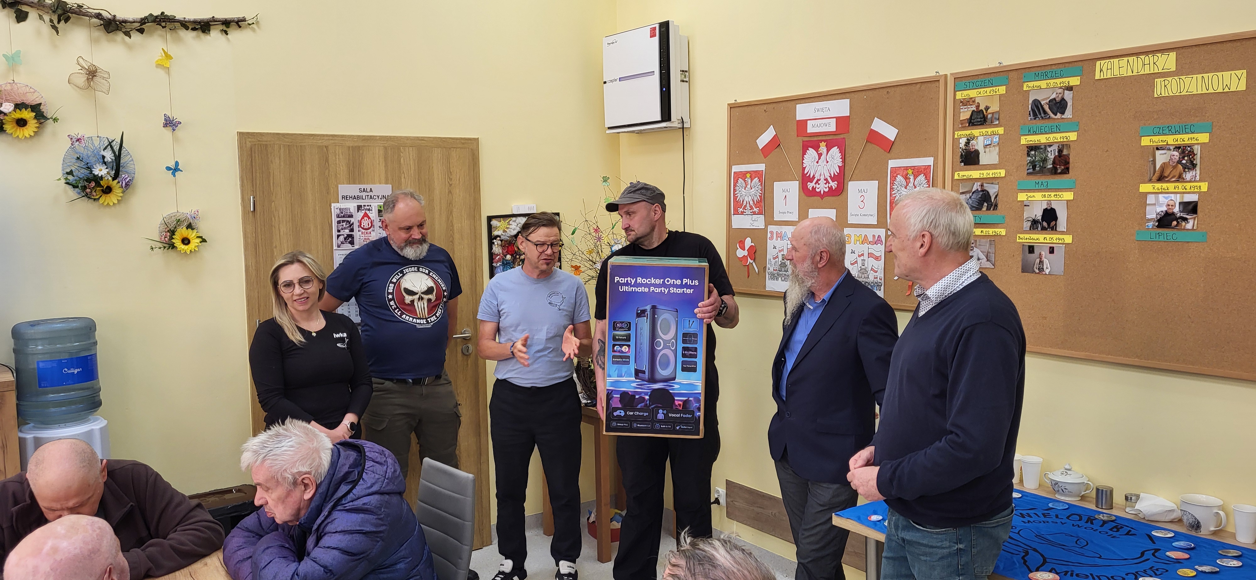 Wieloryby morsy z Wołowa stoją przed mieszkańcami dps